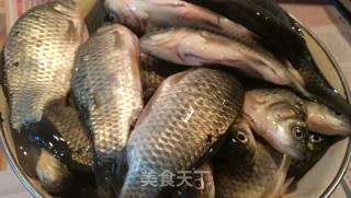 椒盐鲫鱼的做法步骤：2