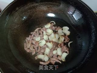 芹菜百合炒肉丝的做法步骤：7