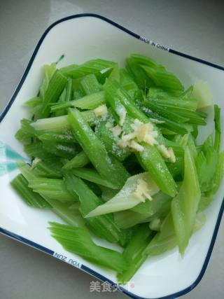海米拌芹菜的做法步骤：7