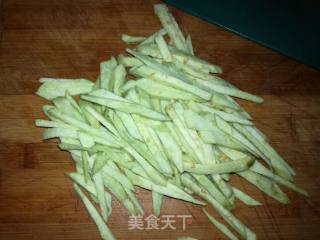 青椒炒茄丝的做法步骤：2