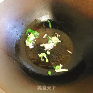 青菜炒牛肉丸的做法步骤：3