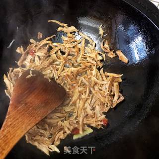 笋丝炒韭黄的做法步骤：4