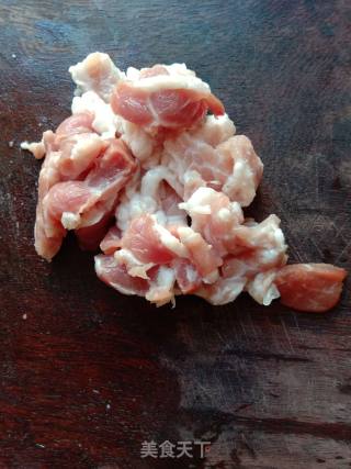 瘦肉豆腐泡烩猪血的做法步骤：1
