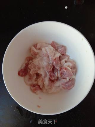 瘦肉豆腐泡烩猪血的做法步骤：2