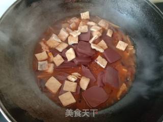瘦肉豆腐泡烩猪血的做法步骤：11