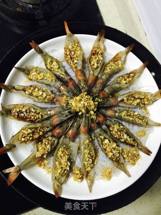 蒜蓉粉丝蒸虾的做法步骤：1