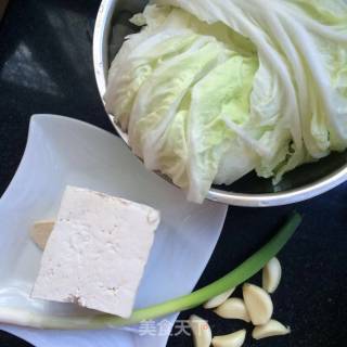 豆腐烧白菜的做法步骤：1