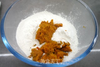 南瓜紫薯糯米饼的做法步骤：2