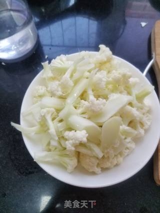 花菜火腿肠的做法步骤：2