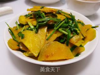 南瓜炒蒜苗的做法步骤：6