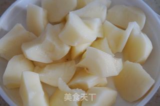 牛肉烧土豆的做法步骤：1
