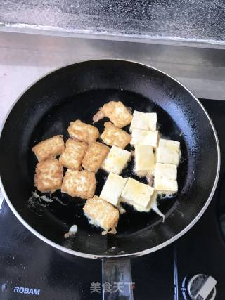 黄花木耳烧豆腐的做法步骤：4