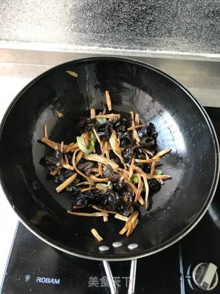 黄花木耳烧豆腐的做法步骤：6