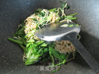 芹菜炒干丝的做法步骤：6