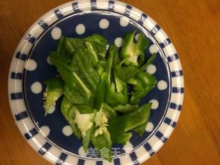 辣椒炒肉的做法步骤：2