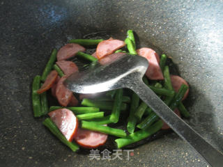 肘花火腿炒梅豆的做法步骤：4