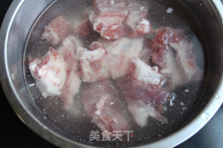 莲藕丁烧肉的做法步骤：1