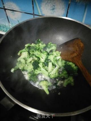 蒜香西兰花的做法步骤：12