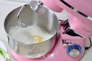 烫面葱花饼的做法步骤：2