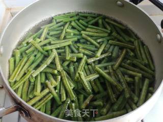 牛肉丝炒豇豆的做法步骤：5