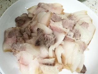 洋葱回锅肉的做法步骤：1