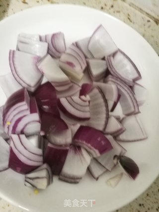 洋葱回锅肉的做法步骤：3