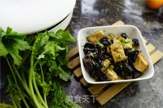 木耳烧豆腐的做法步骤：8