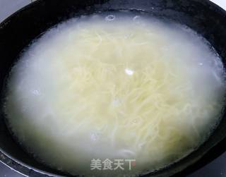 虾仁时蔬面的做法步骤：2