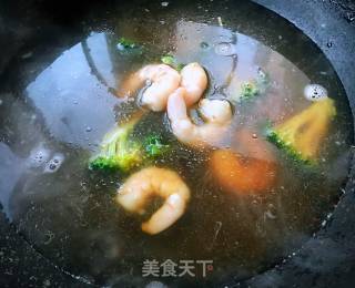 虾仁时蔬面的做法步骤：6