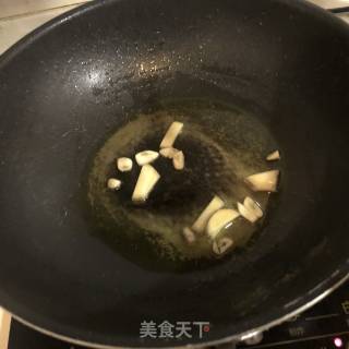 红烧秋刀鱼的做法步骤：2