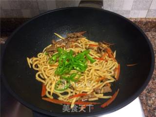 杂蔬牛肉炒乌冬面的做法步骤：10