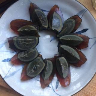 浇汁皮蛋豆腐的做法步骤：3