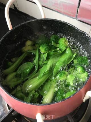 紫薯西兰花杂蔬沙拉的做法步骤：12