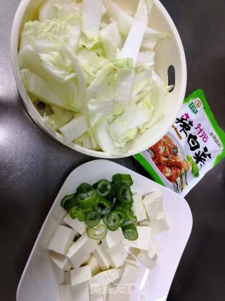 辣白菜蔬菜锅的做法步骤：1