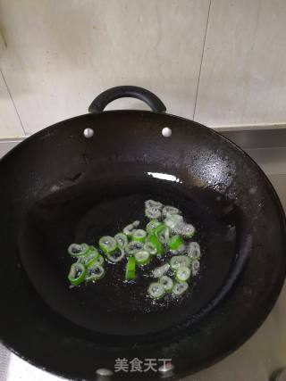 辣白菜蔬菜锅的做法步骤：2