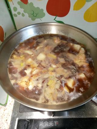 莲藕炖鸡翅根的做法步骤：5