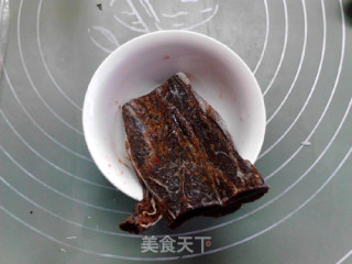 风干牦牛肉焖饭的做法步骤：2