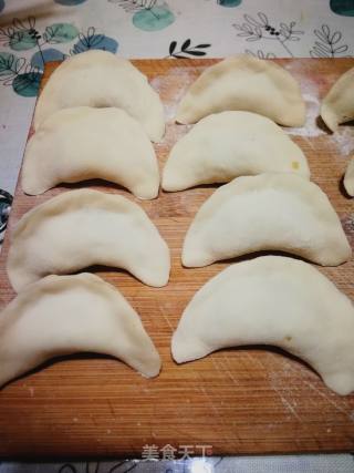 荠菜肉饺的做法步骤：15