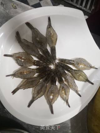 蒜蓉粉丝虾的做法步骤：1