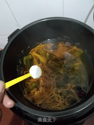 虫草花煲花鱼的做法步骤：4