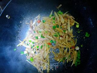 萝卜丝炒牛肉的做法步骤：7