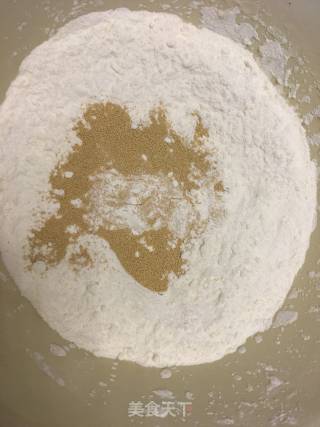 豆沙烧饼的做法步骤：1