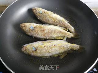小黄鱼炖豆腐的做法步骤：4
