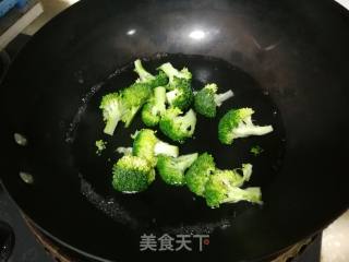 金蒜墨鱼仔的做法步骤：3