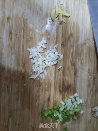 乌塌菜炒蟹味菇的做法步骤：4
