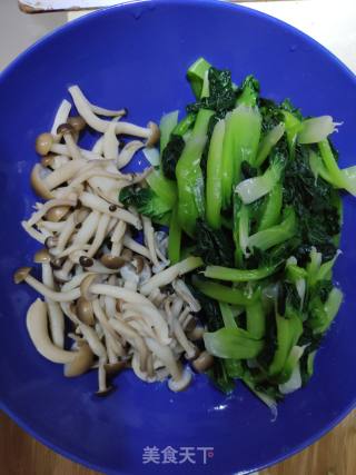 乌塌菜炒蟹味菇的做法步骤：5