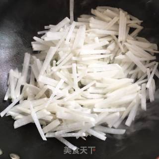 素炒萝卜条的做法步骤：4