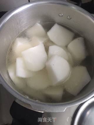 白萝卜油豆腐龙骨汤的做法步骤：5