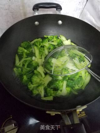 蒜蓉西蓝花的做法步骤：3