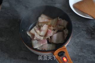 胡萝卜小炒肉的做法步骤：2